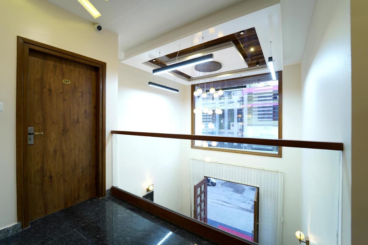 Ss Crown Inn บังกาลอร์ ภายนอก รูปภาพ